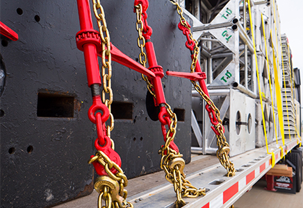 Связующее устройство с храповым механизмом и связующая цепь обеспечат безопасность вашей тяжелой транспортировки.